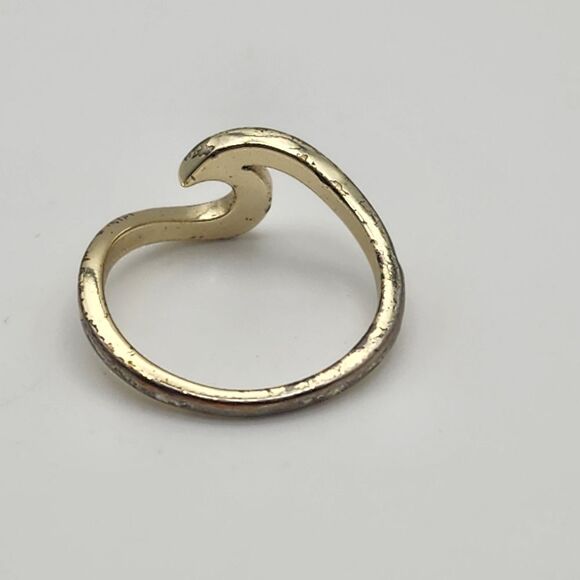 Pura Vida Gold Tone & White Enamel Wave Ring (8) - Picture 7 of 8